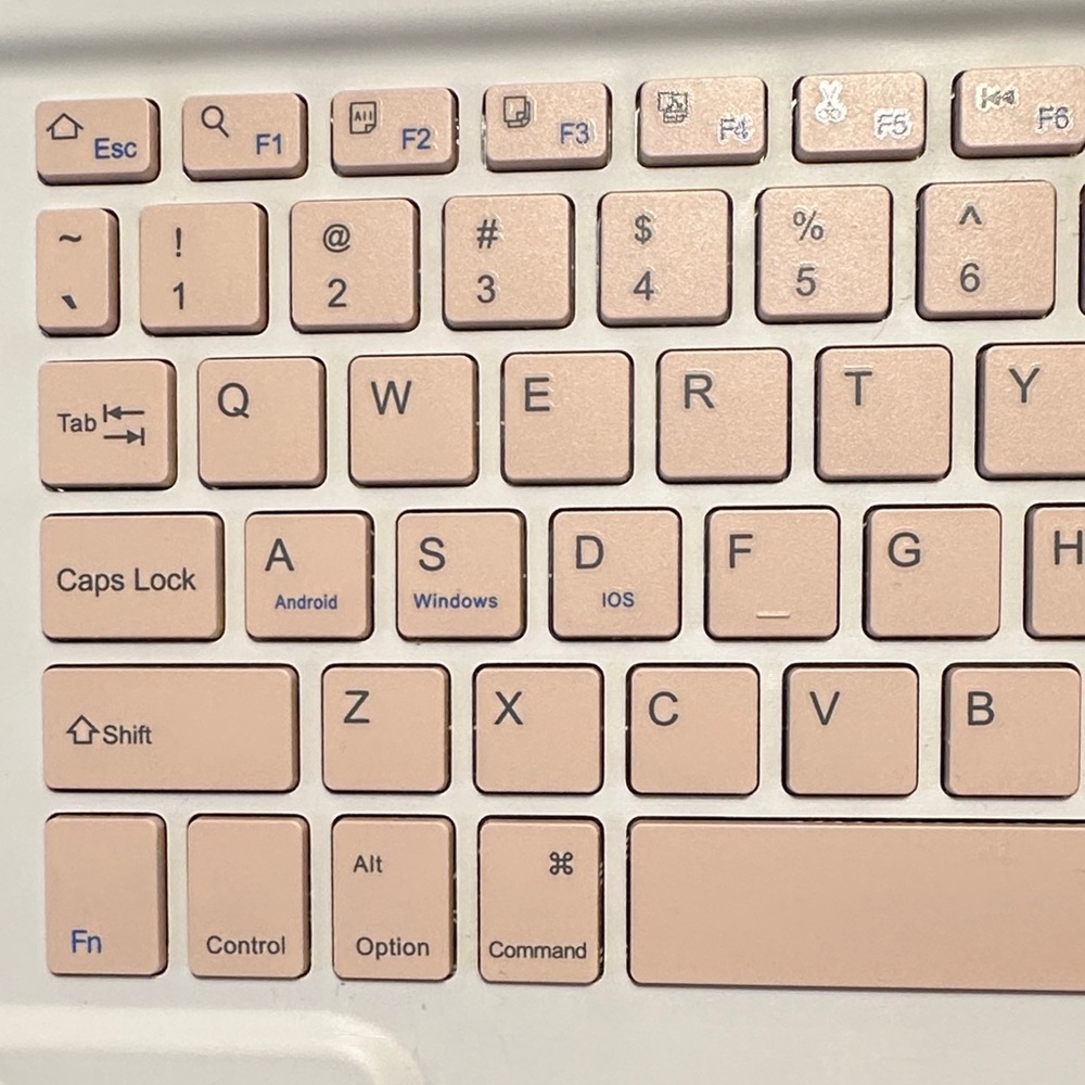 Wireless White and Pink Keyboard - Picture 5 of 8
